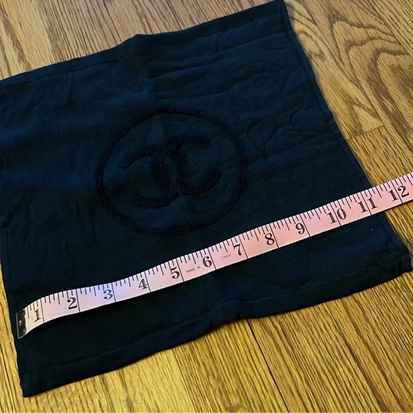 NIB Chanel face towel - Picture 5 of 5